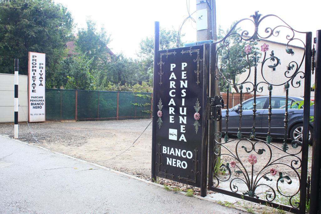 Pensiunea Bianco Nero Timisoara Bagian luar foto